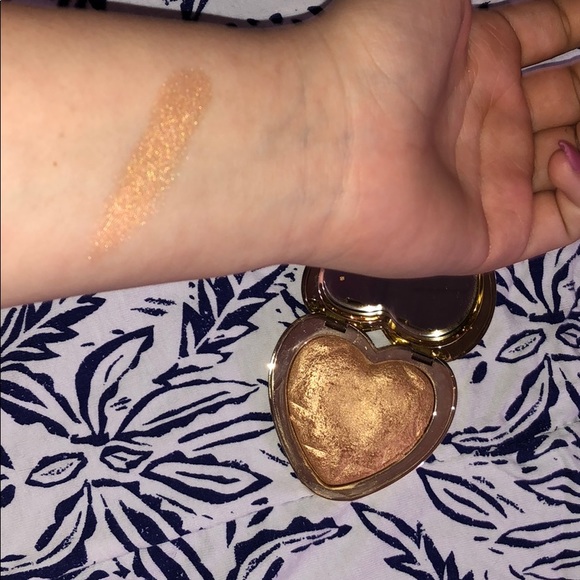 Too faced highlight - Picture 3 of 3